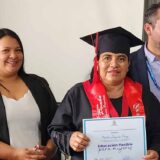 Mujeres en extraedad escolar logran graduarse
