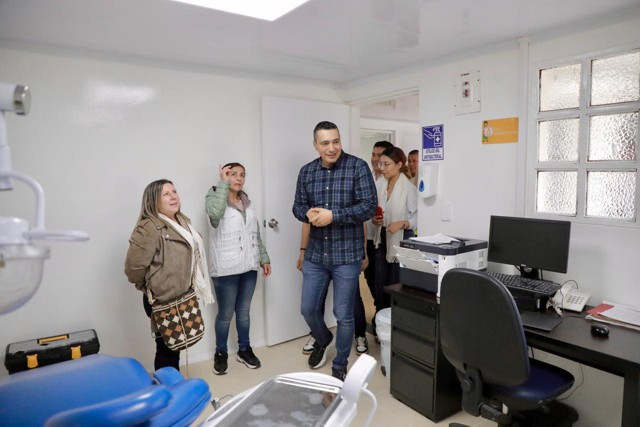 Gobernador del Cauca acompaña carnavales en Silvia y anuncia seguimiento a inversiones estratégicas