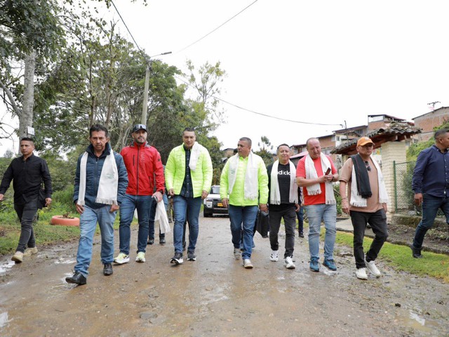 Gobernador del Cauca acompaña carnavales en Silvia y anuncia seguimiento a inversiones estratégicas