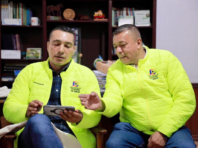Gobernador del Cauca acompaña carnavales en Silvia y anuncia seguimiento a inversiones estratégicas