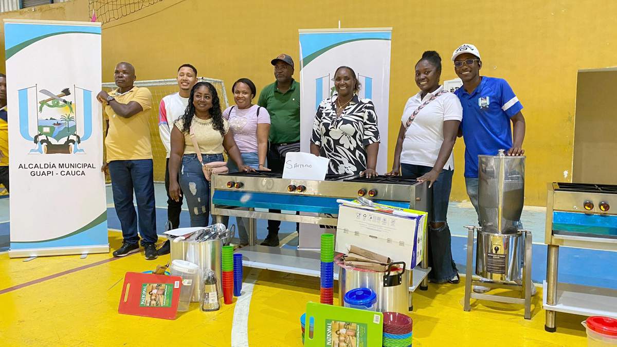 Guapi-fortalece-la-educacion-rural-con-entrega-de-menaje-escolar2.jpg