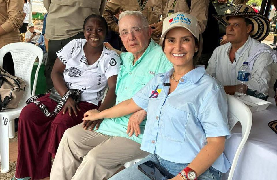 HASTA-HACERLA-LLORAR-LA-NUEVA-ORDEN-DE-URIBE-VELEZ-1.jpg
