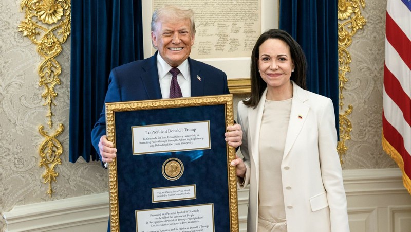 Maria-Corina-Machado-regala-a-Trump-Premio-Nobel-de-Paz.jpg