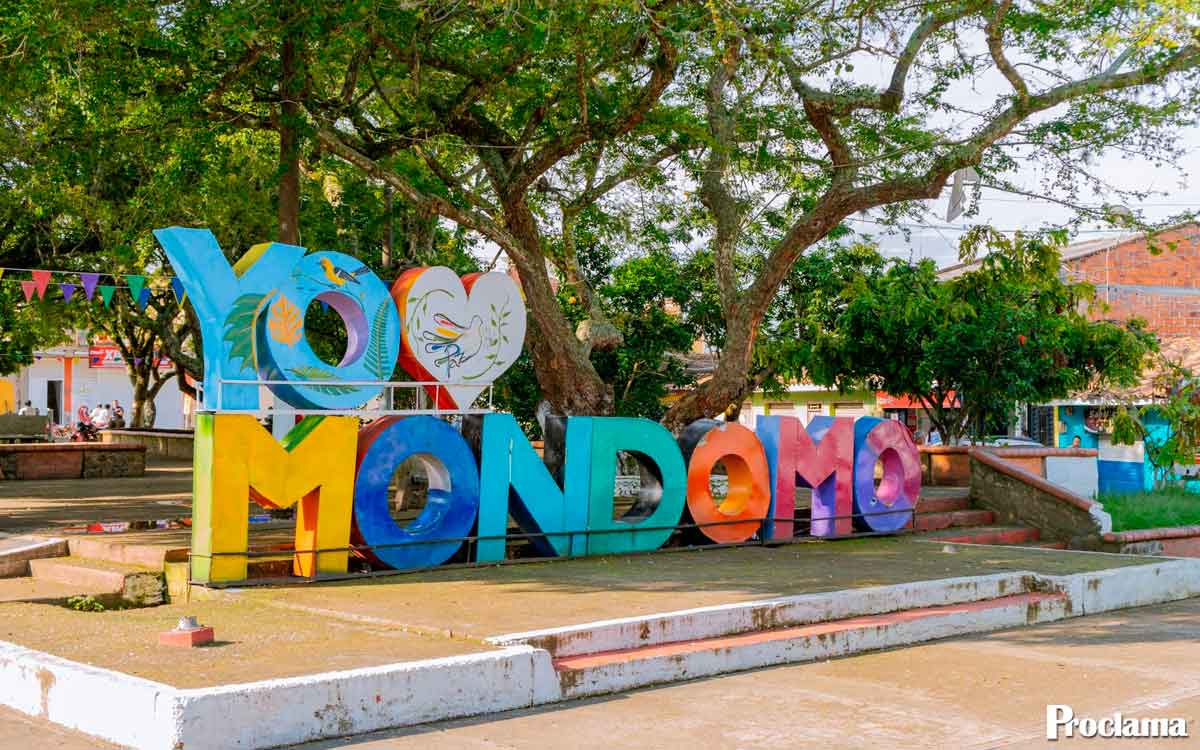Mondomo recupera su parque central