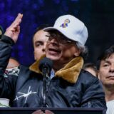 Petro convoca movilización por salario mínimo vital