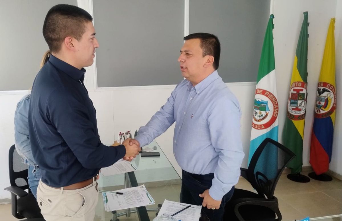 Sebastian-Alzate-asume-la-Secretaria-de-Desarrollo-Agropecuario-en-Piendamo.jpg
