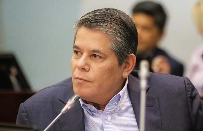 UN-CONGRESISTA-NO-PUEDE-GANAR-32-MILLONES.jpg