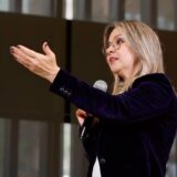 Vicky Dávila llama a frenar continuidad del petrismo