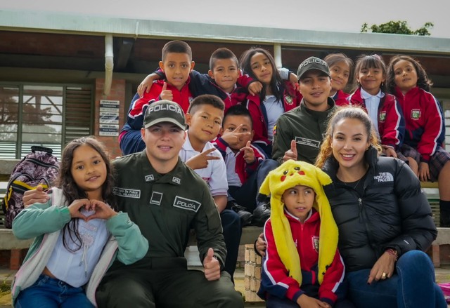 3.000 kits escolares llegan al Macizo y sur del Cauca - María Victoria Guzmán 3.000 kits escolares llegan al Macizo y sur del Cauca - María Victoria Guzmán
