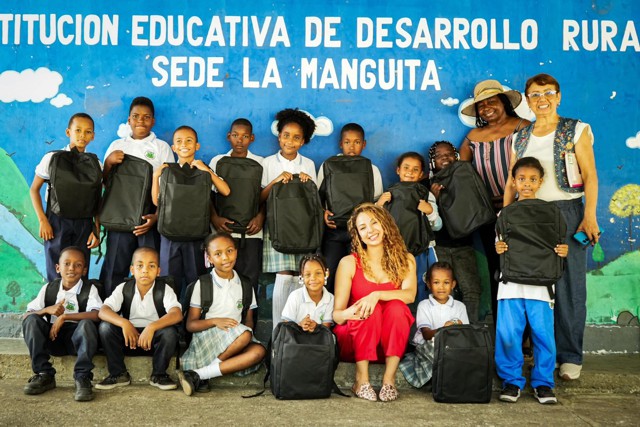 3.000 kits escolares llegan al Macizo y sur del Cauca - María Victoria Guzmán 3.000 kits escolares llegan al Macizo y sur del Cauca - María Victoria Guzmán