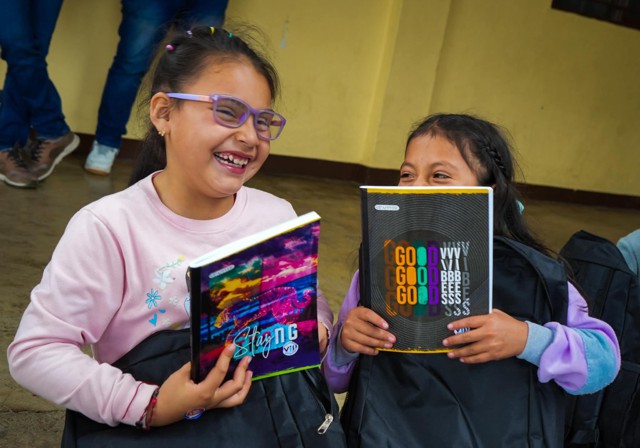 3.000 kits escolares llegan al Macizo y sur del Cauca - María Victoria Guzmán 3.000 kits escolares llegan al Macizo y sur del Cauca - María Victoria Guzmán
