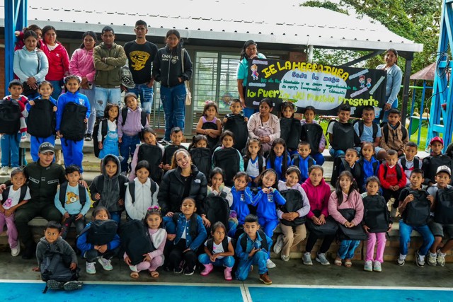 3.000 kits escolares llegan al Macizo y sur del Cauca - María Victoria Guzmán 3.000 kits escolares llegan al Macizo y sur del Cauca - María Victoria Guzmán