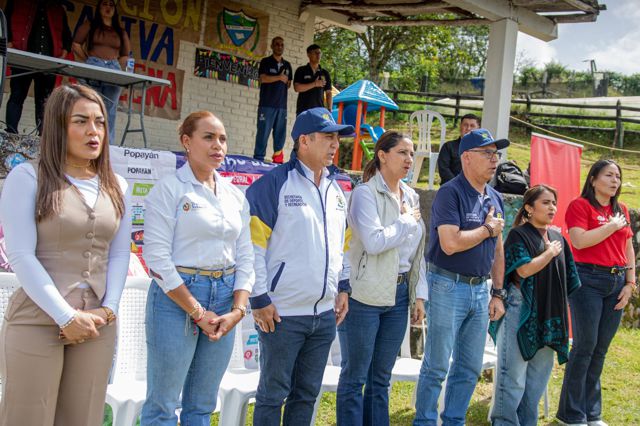 Alcaldía entrega kits escolares a estudiantes rurales de Popayán