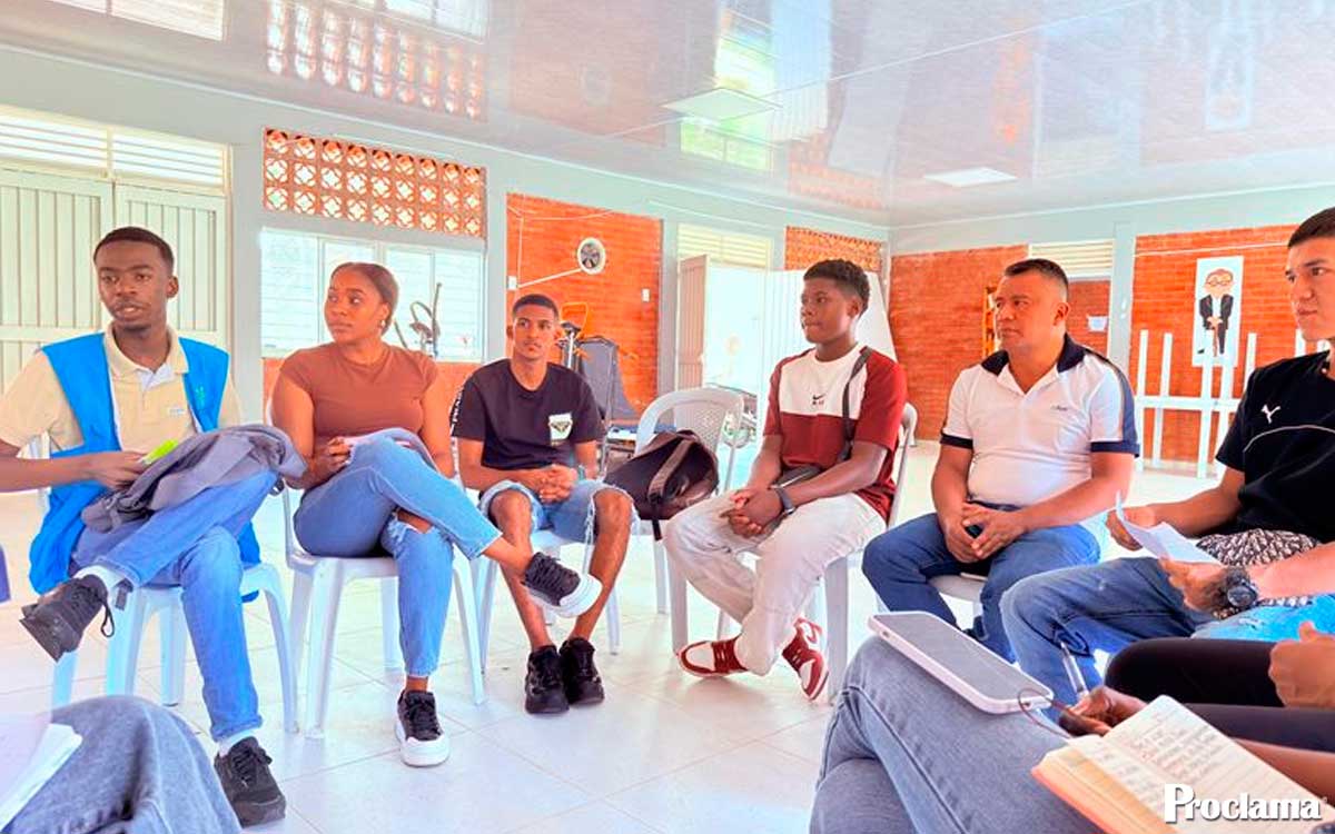 Jóvenes definen prioridades con César Cerón