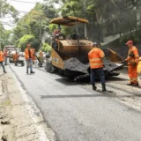 Cuadrillas de la Secretaría de Infraestructura Vial realizan recuperación de la carpeta asfáltica en la Avenida Belalcázar de Cali.