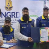 Funcionarios de la UNGRD y la Alcaldía de Quibdó durante la firma del convenio por $5.000 millones para la adquisición de maquinaria destinada a fortalecer la atención de emergencias en el municipio.