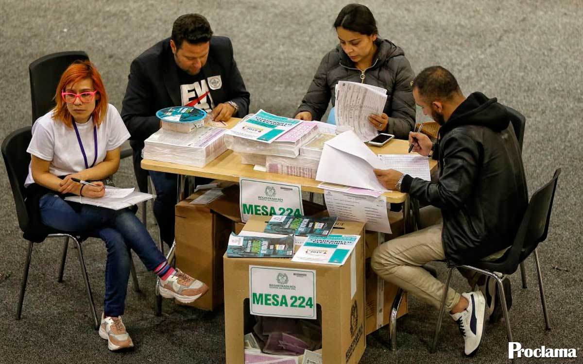 750.000 testigos vigilarán elecciones del domingo en Colombia
