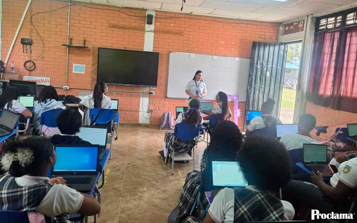 Capacitan jóvenes en derechos y participación en Suárez