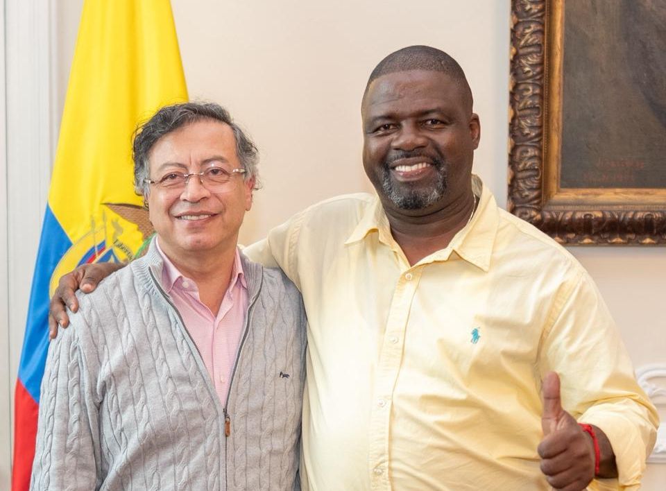 El-Pacifico-Medio-llega-a-la-Casa-de-Narino-Edinson-Rodriguez-Canchimbo-Gustavo-Petro.jpg