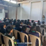 Estudiantes y docentes participan en un taller sobre riesgo volcánico orientado por la CRC y el Servicio Geológico Colombiano en una institución educativa del Cauca