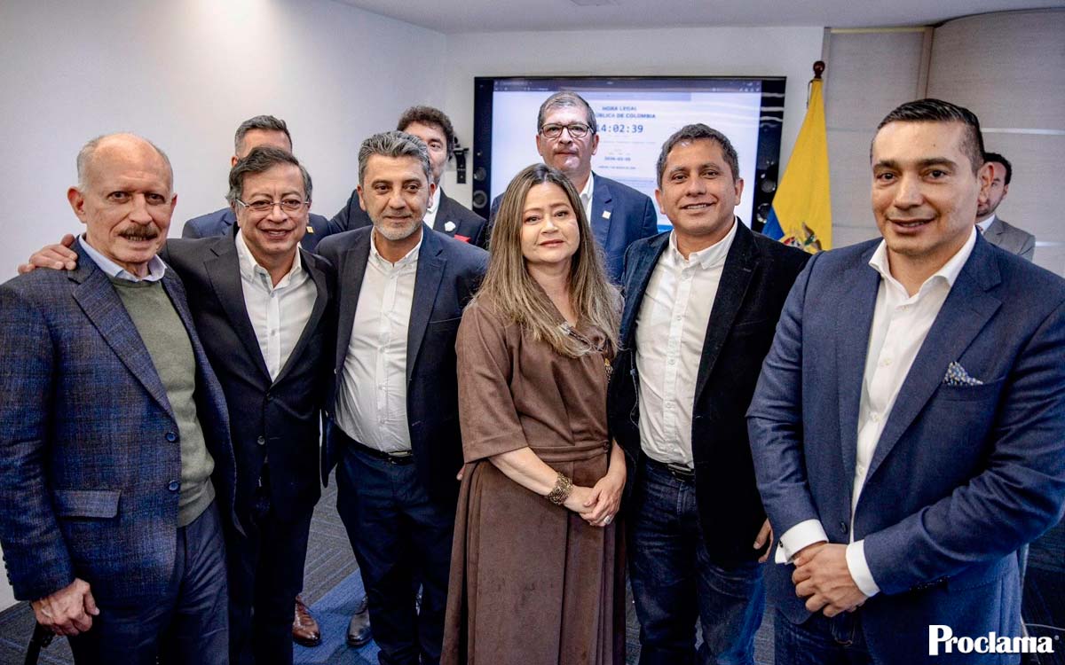 Gobernador-celebra-inversion-de-88-billones-en-el-Cauca.jpg