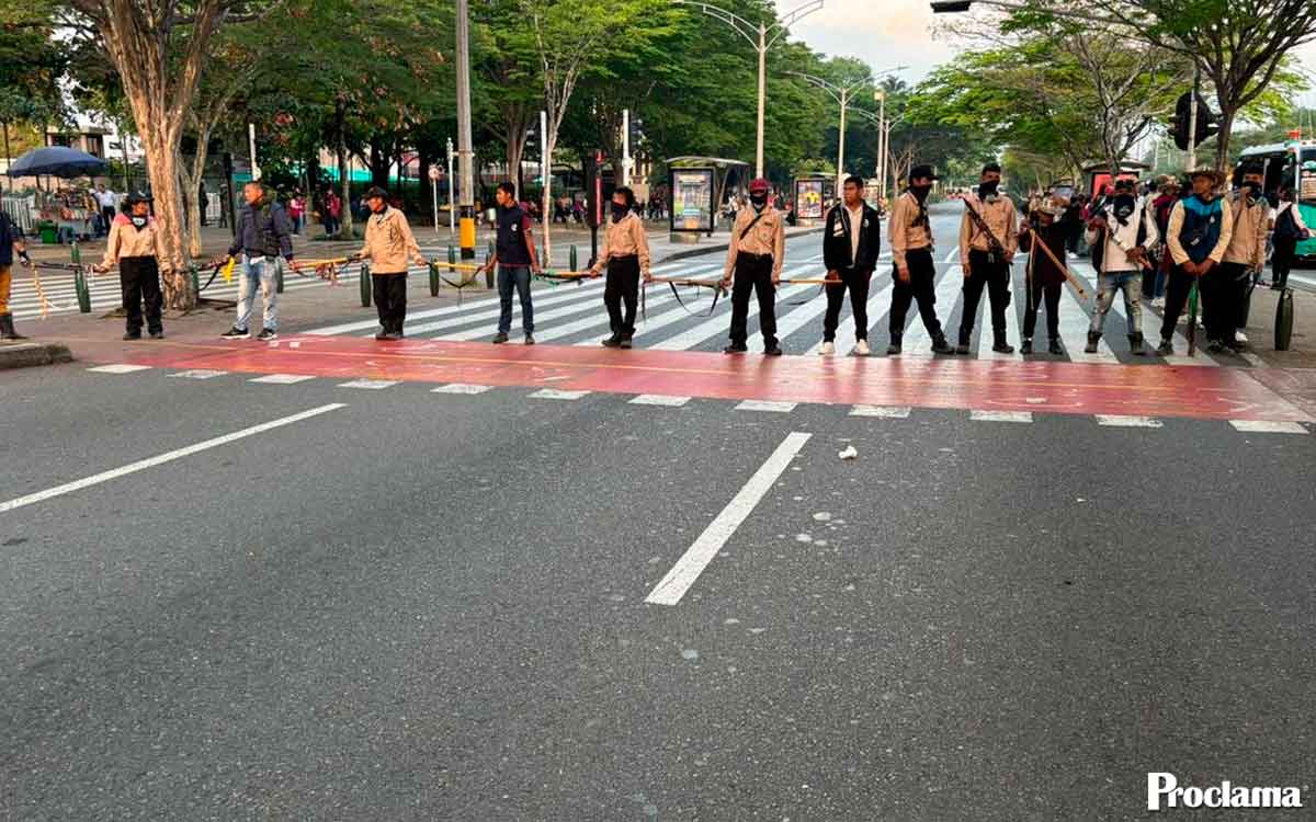 Minga-indígena-bloquea-complejo-administrativo-La-Alpujarra-en-Medellín
