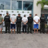 Operativo de autoridades en Cali que dejó seis personas capturadas por presunta participación en una red de extorsión que exigía hasta 200 millones a comerciantes