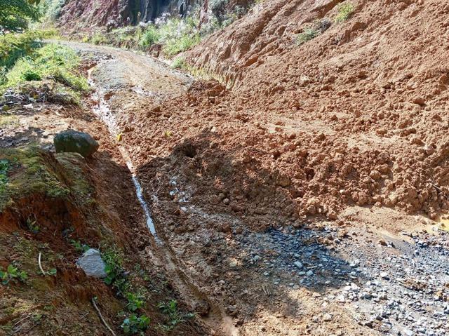Remueven deslizamientos en la vía Los Pinos – Melcho en Piendamó Remueven deslizamientos en la vía Los Pinos – Melcho en Piendamó