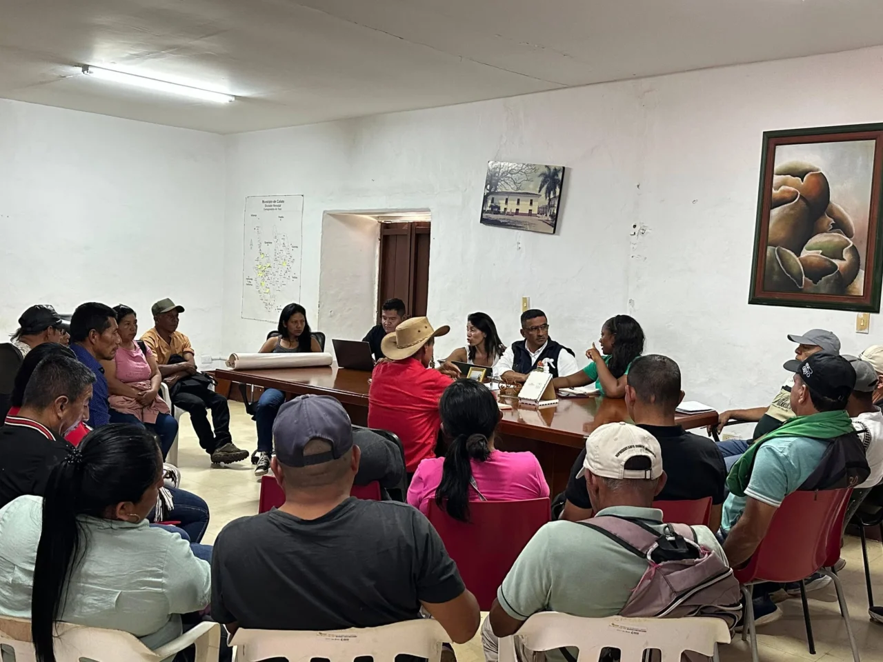 Reunion-entre-la-Alcaldia-de-Caloto-y-caficultores-para-gestionar-kits-de-secado-de-cafe-en-marzo-de-2026-1280x960.webp