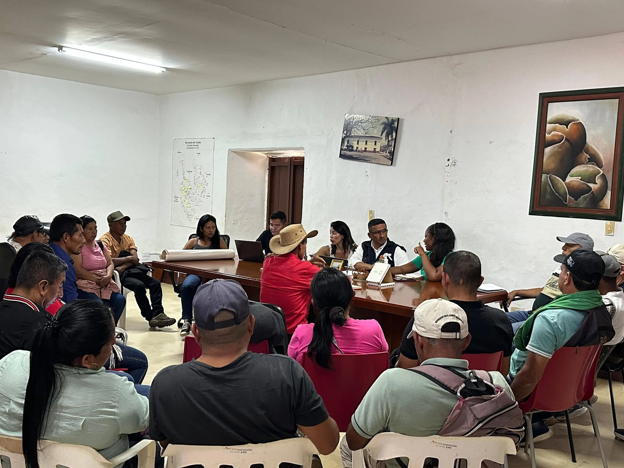Reunión entre la Alcaldía de Caloto y caficultores para gestionar kits de secado de café en marzo de 2026