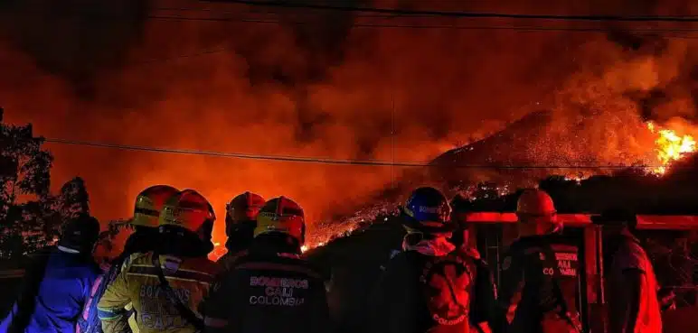 intentan-controlar-incendio-en-altos-de-menga-reportan-una-vivienda-incinerada-21-09-2023-772x369-1.webp