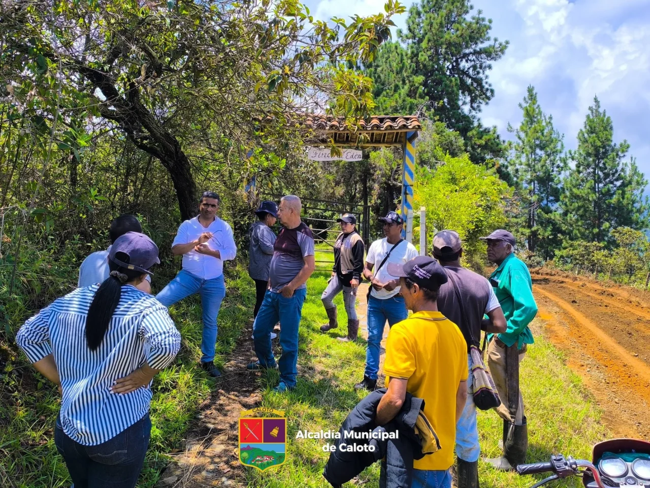 mantenimiento-vial-rural-en-Zona-6-durante-recorrido-en-La-Palomera-1280x960.webp