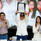 Gustavo Petro sanciona la Ley 2568 de 2026 sobre educación superior pública en un acto oficial en Colombia.