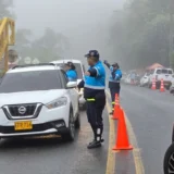 Control de tráfico en la vía al mar en Cali con aplicación de pico y placa durante el plan retorno del puente festivo