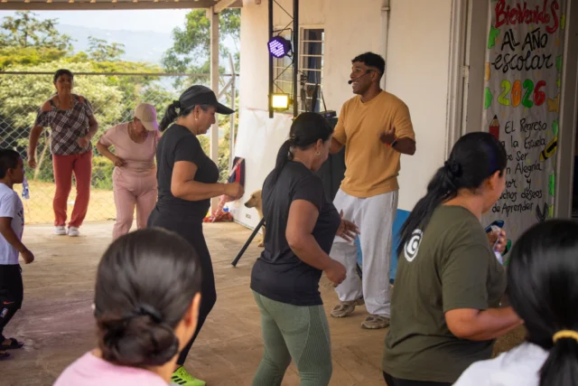 Actividad física reúne a comunidad en Mondomo
