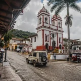 Plaza central de Ginebra Valle con vida cotidiana