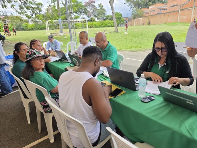 EMCALI realizó jornada de atención directa en la Comuna 13 de Cali EMCALI realizó jornada de atención directa en la Comuna 13 de Cali