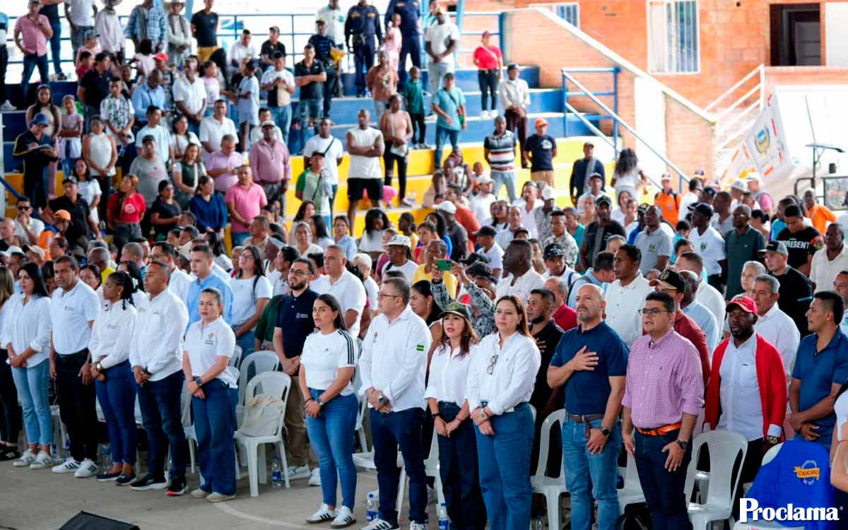 Gobernador recorre obras y anuncia inversiones en Suárez