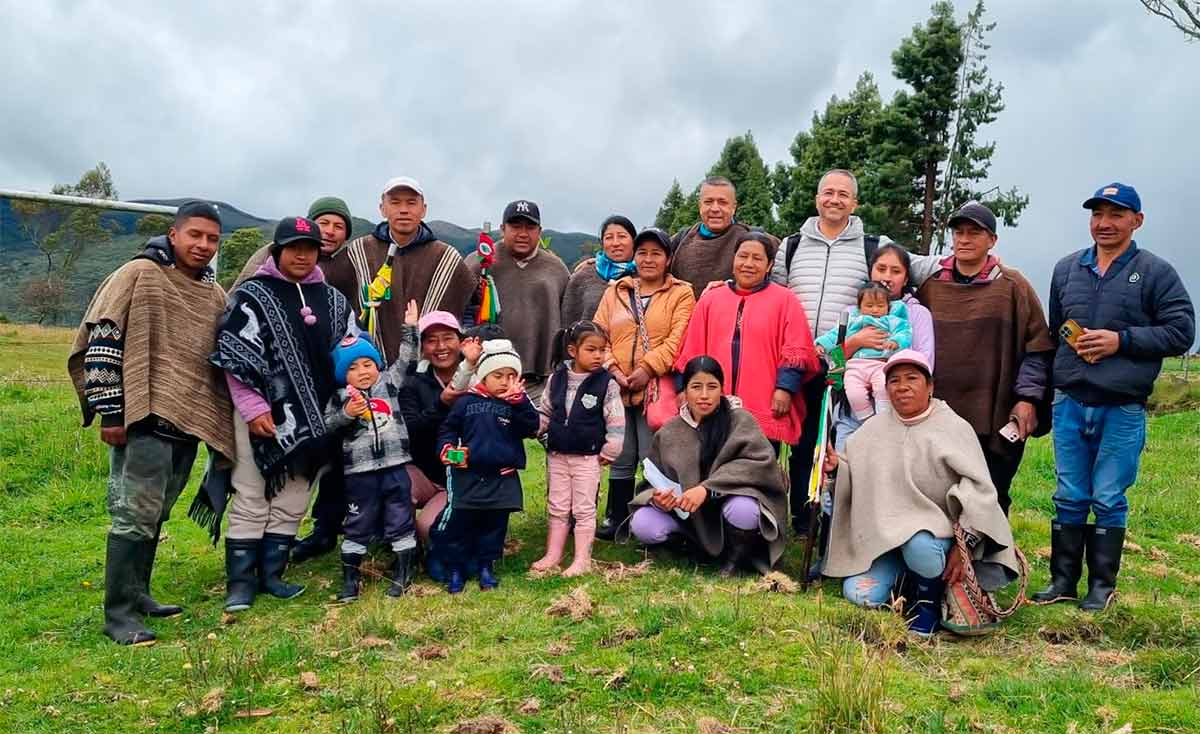 Silvia-socializa-ajuste-del-PBOT-en-territorio-ancestral-Ambalo.jpg