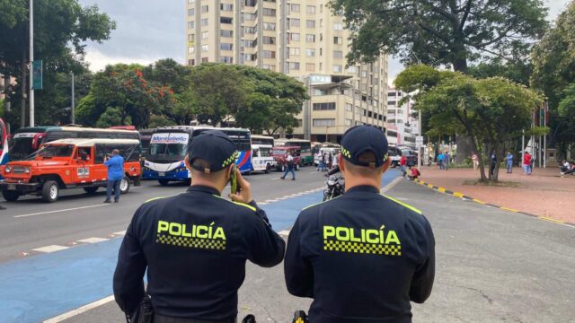 Bloqueos de transportadores complican la movilidad en Cali; habilitan un carril en el CAM