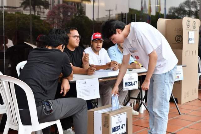 Cali inició jornada electoral con 1,8 millones de votantes habilitados Cali inició jornada electoral con 1,8 millones de votantes habilitados