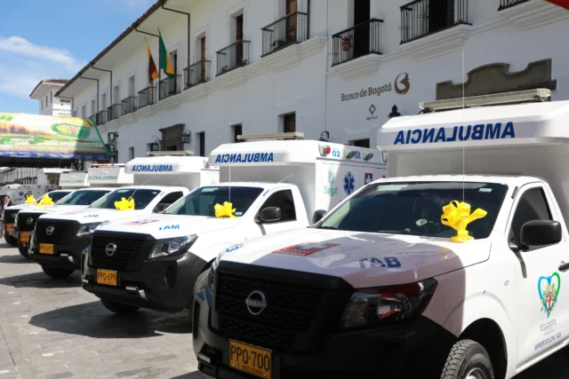 Nuevas ambulancias y vehículos asistenciales llegan a estos municipios