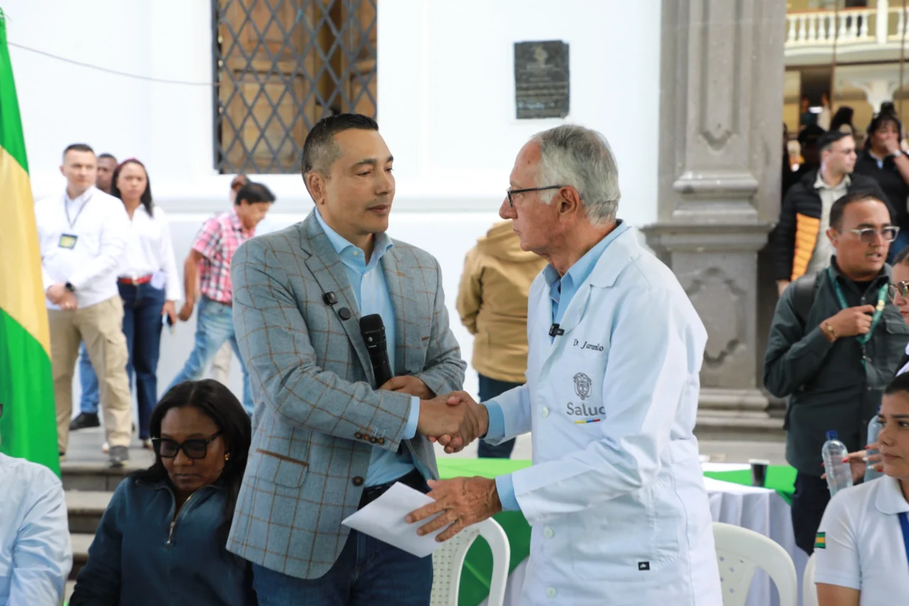 ENTREGA-DE-AMBULANCIAS-Y-VEHICULOS-ASISTENCIALES-6-1280x853.webp