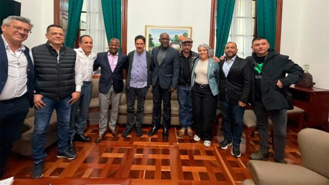Elías Larrahondo y Colombia Renaciente apoyan candidatura de Iván Cepeda Elías Larrahondo y Colombia Renaciente apoyan candidatura de Iván Cepeda