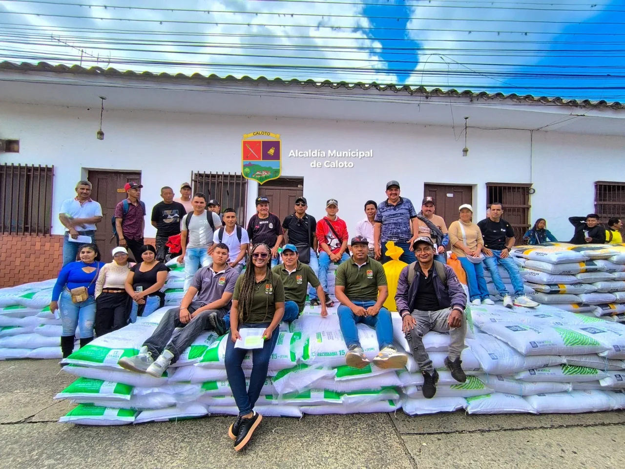 Entrega-de-insumos-agropecuarios-a-productores-de-Caloto-afectados-por-la-ola-invernal-en-varias-veredas-1280x960.webp