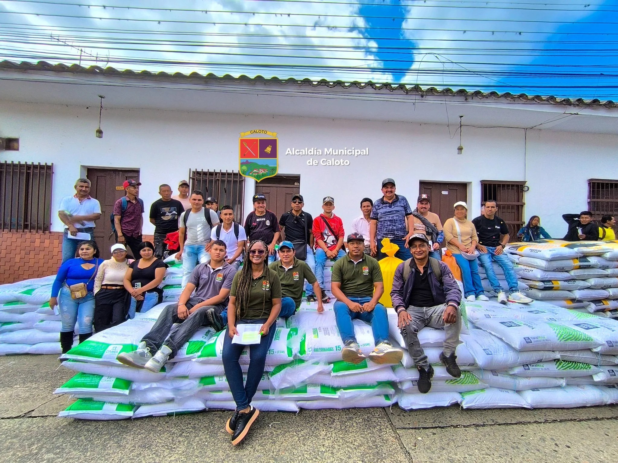 Reactivación agropecuaria en Caloto con entrega de insumos a productores afectados por la ola invernal