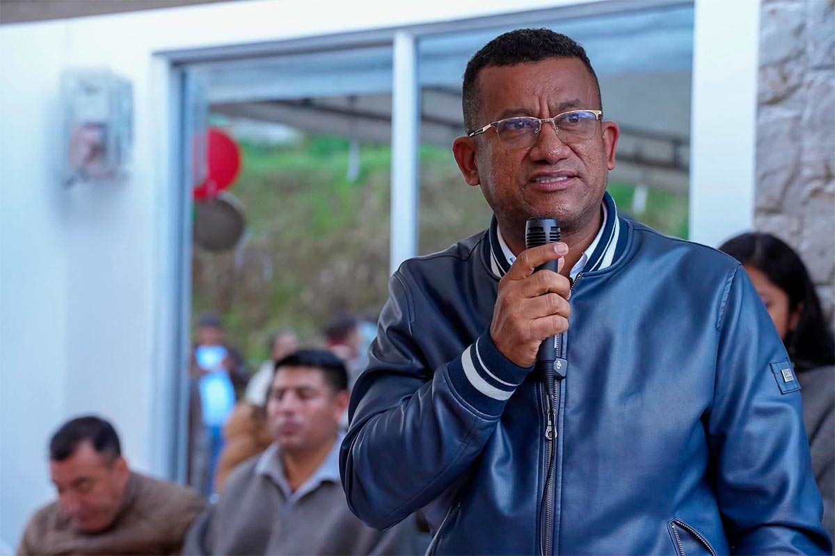 Gobernador-Escobar-denuncia-penalmente-a-Uribe-Velez-por-senalamientos-sin-pruebas.jpg
