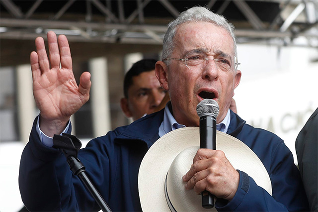 Gobernador Escobar denuncia penalmente a Uribe Vélez Gobernador Escobar denuncia penalmente a Uribe Vélez