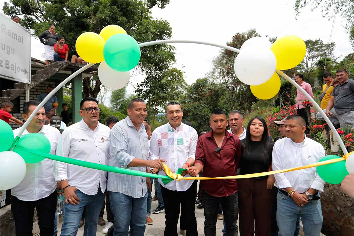 Gobernador-del-Cauca-entrega-nueva-placa-huella-rural-en-Rosas.jpg