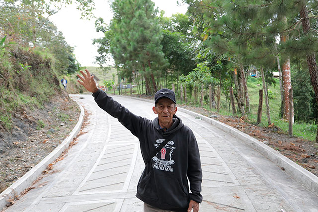 Gobernador del Cauca entrega nueva placa huella rural en Rosas